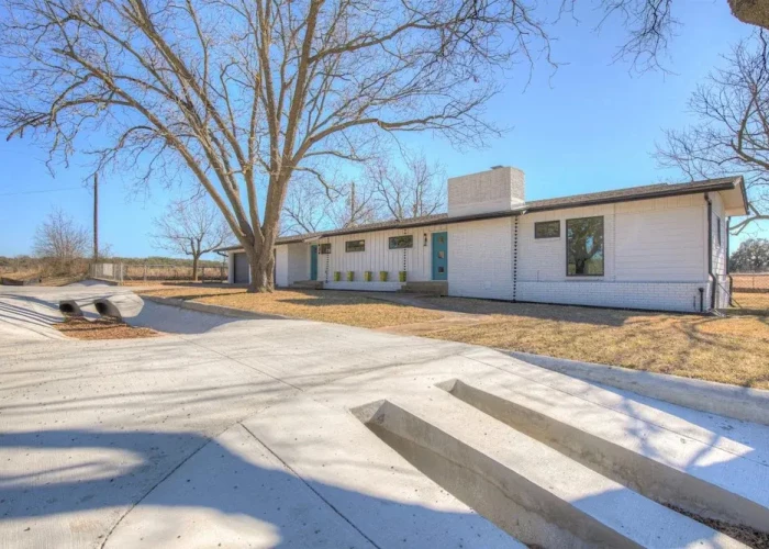 Luxury Home Right Across From Albert Dance Hall!!