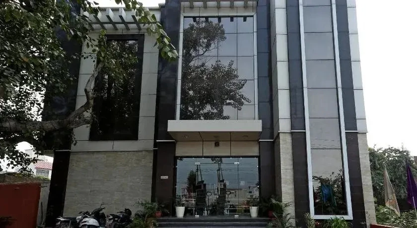 фото Hotel Sunway Inn by OYO