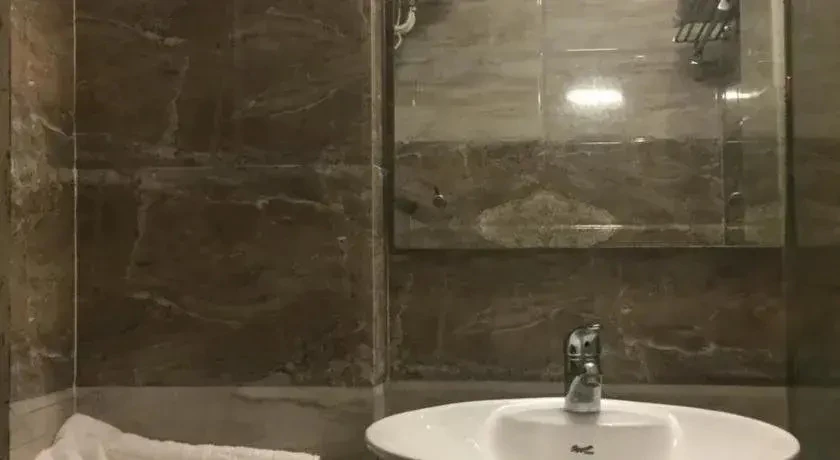 фото Hotel Sunway Inn by OYO