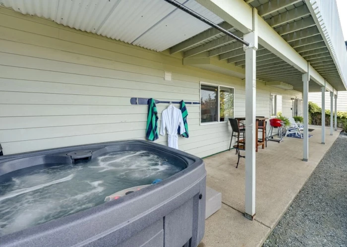 Coastal Haven w/ Hot Tub & San Juan Island Views