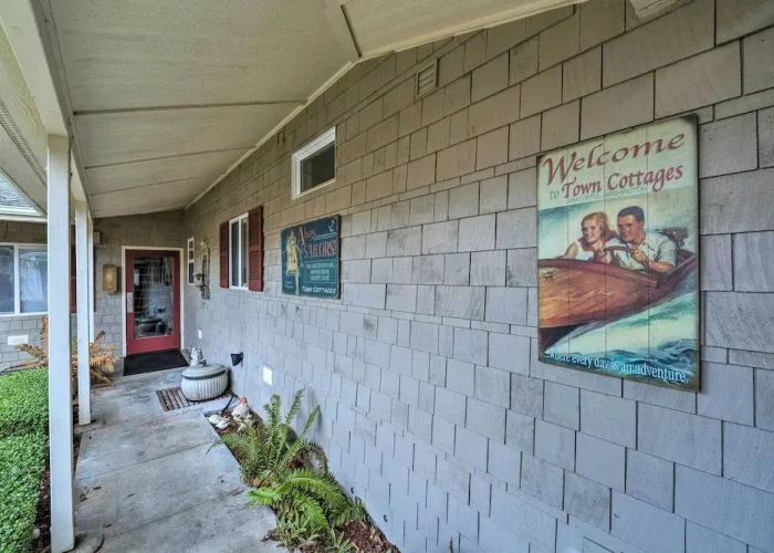 Anacortes Condo ~ 1 Mi to Marina & Fidalgo Bay!