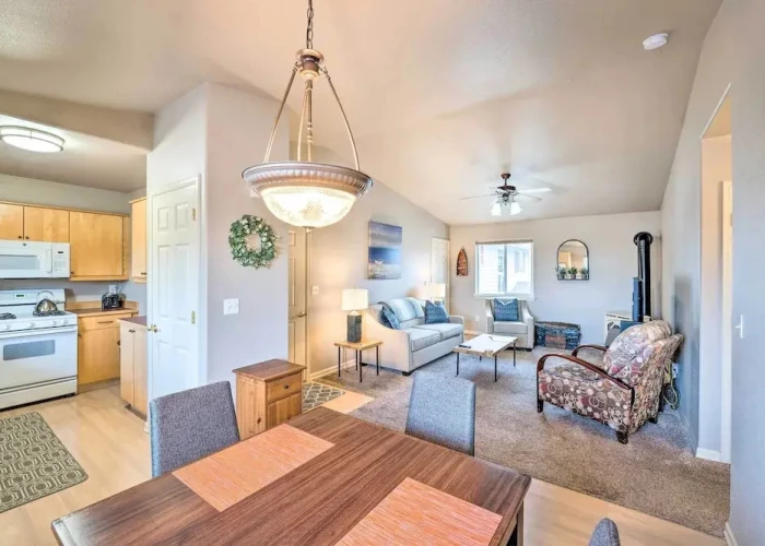 Anacortes Condo ~ 1 Mi to Marina & Fidalgo Bay!