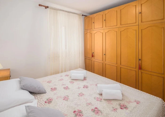 Awesome Home in Erzisce With Wifi and 2 Bedrooms