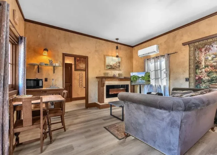 Sangiovese: Pet-friendly, Hot-tub, 10-min to Downtown!