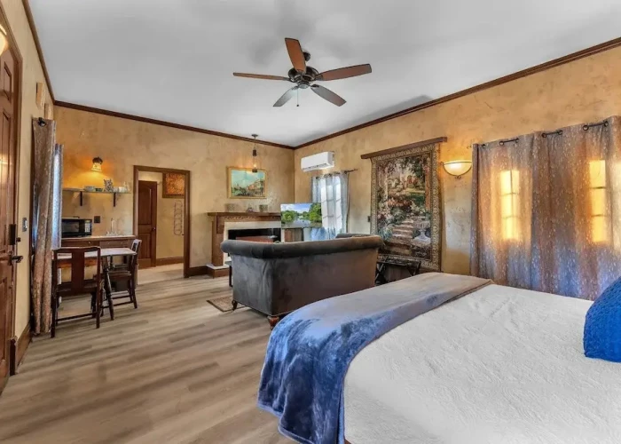 Sangiovese: Pet-friendly, Hot-tub, 10-min to Downtown!