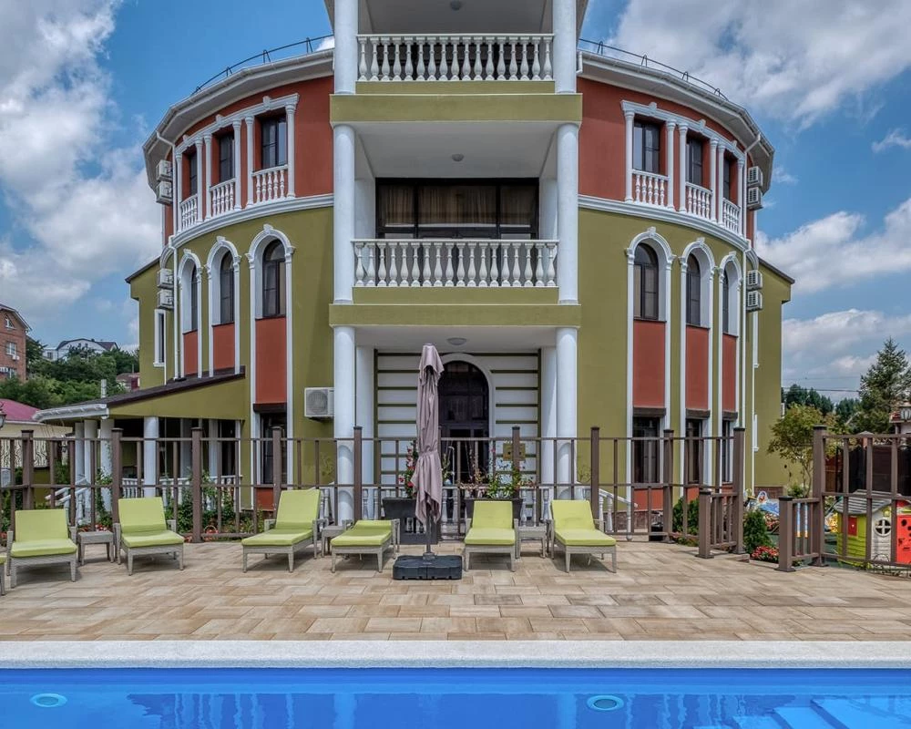 фото Биография