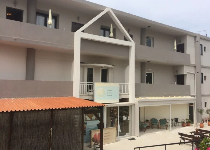 Posto studio superior studio 1 100 m from the beach