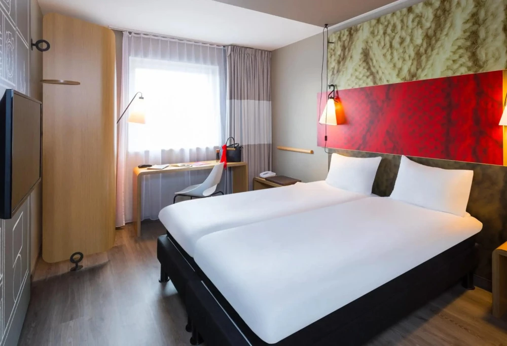 фото ibis De Haan