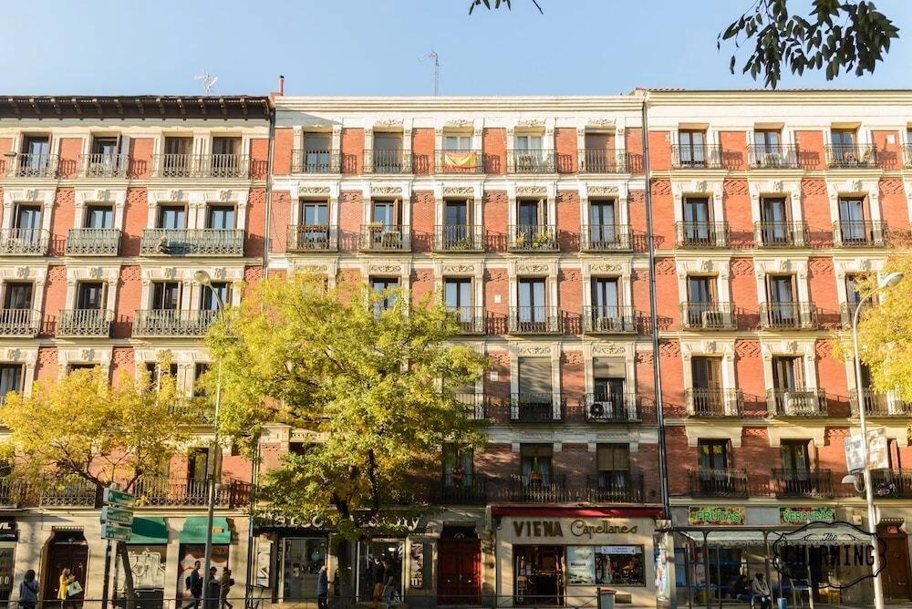 фото Charming Elegant Retiro Park