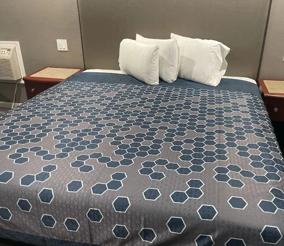 Royal Motel Tracy Llc