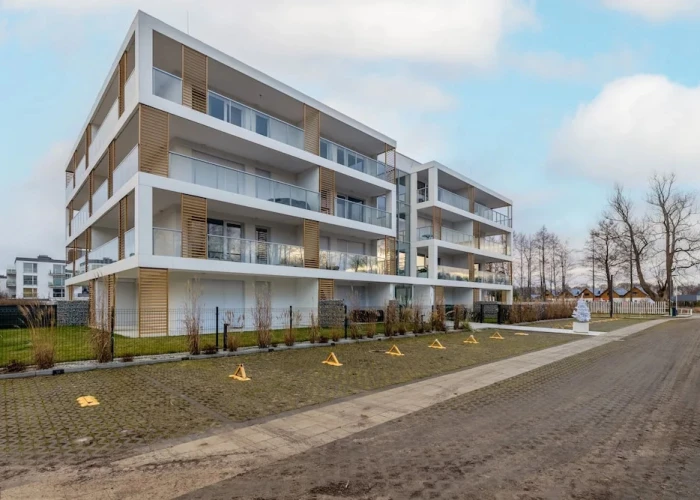 Coast Apartment With Balcony by Renters