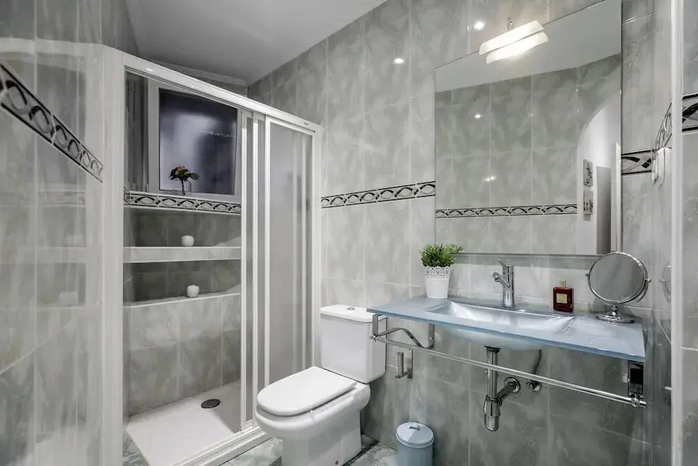 фото Always Easy | Escolta Real