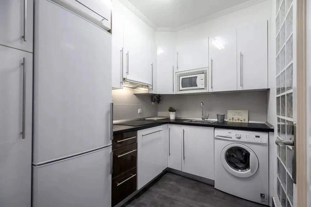 фото Always Easy | Escolta Real