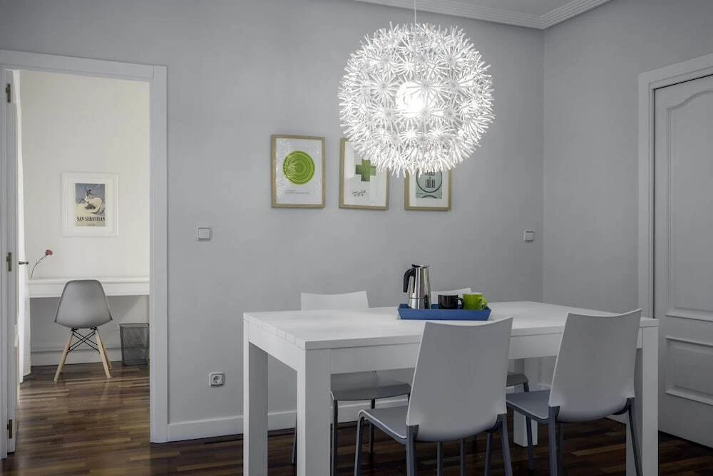 фото Always Easy | Escolta Real