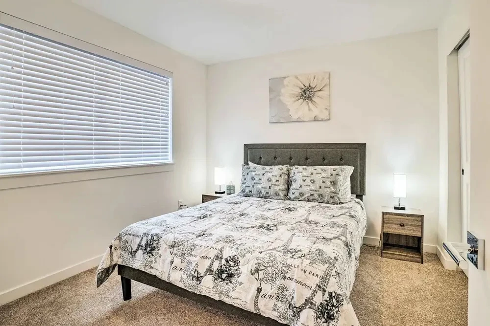 фото Modern Monroe Home - Private Yard & Mtn Views