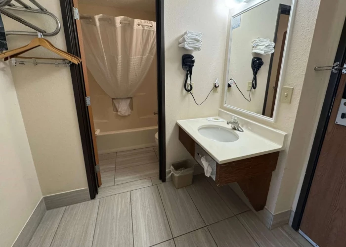 Super 8 by Wyndham Columbia Clark Lane