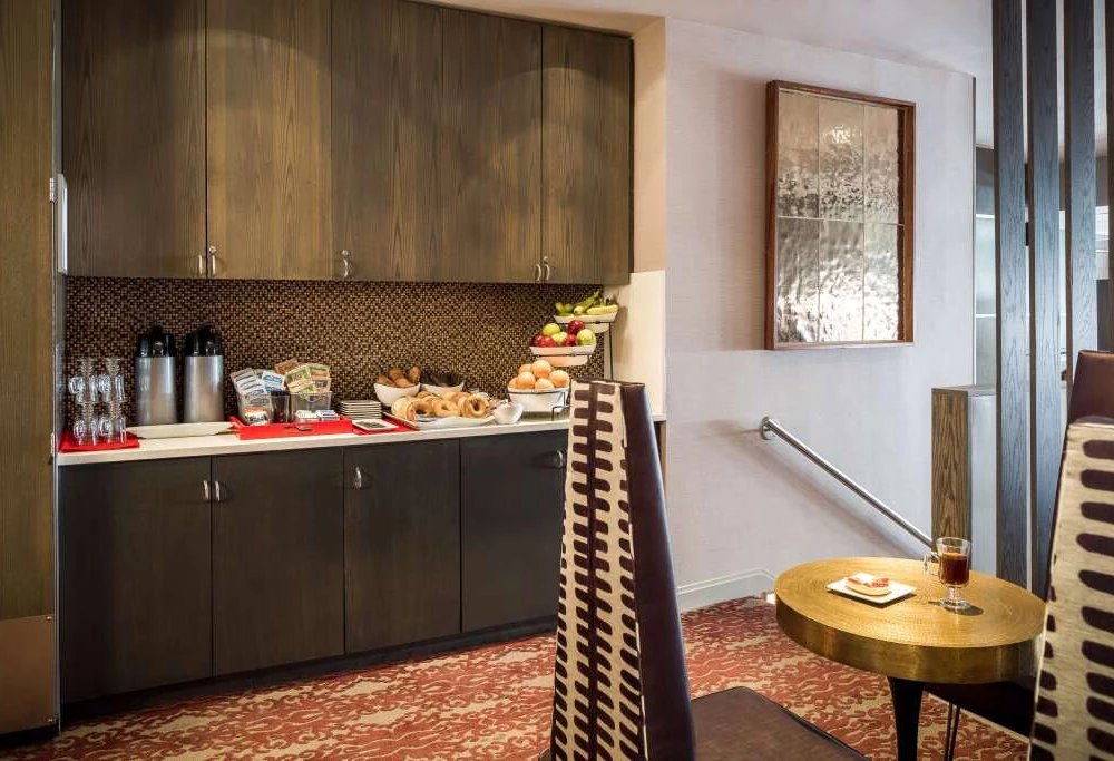 фото Charlesmark Hotel