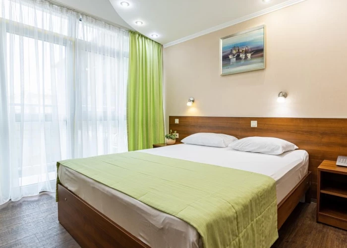 Отель Адельфия