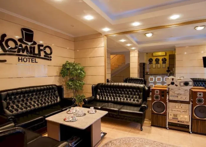 Отель Komilfo