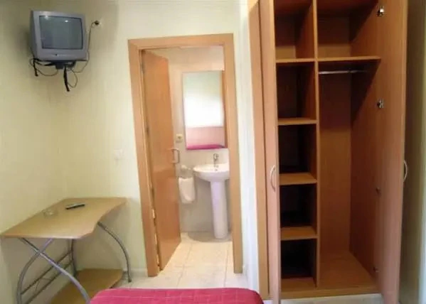 фото Hostal Bartis