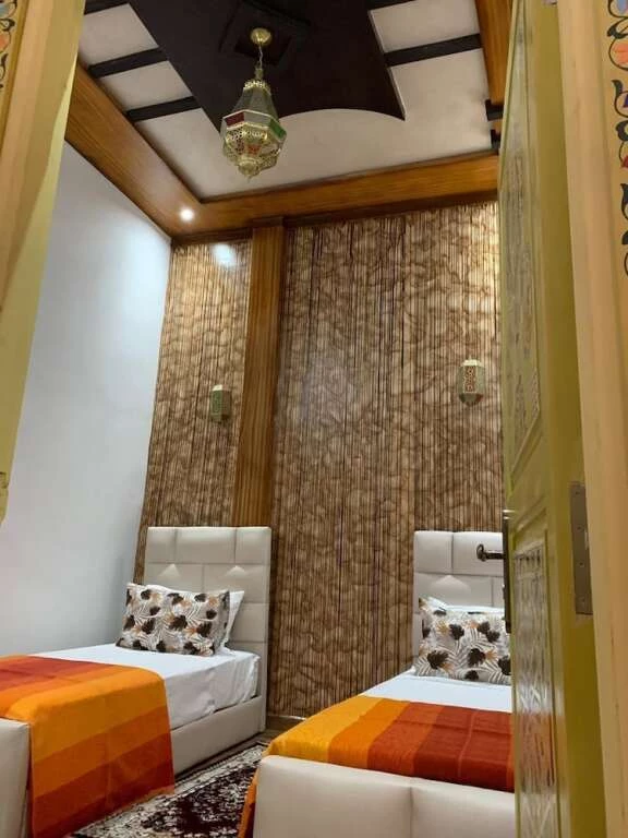 фото Riad Najiba