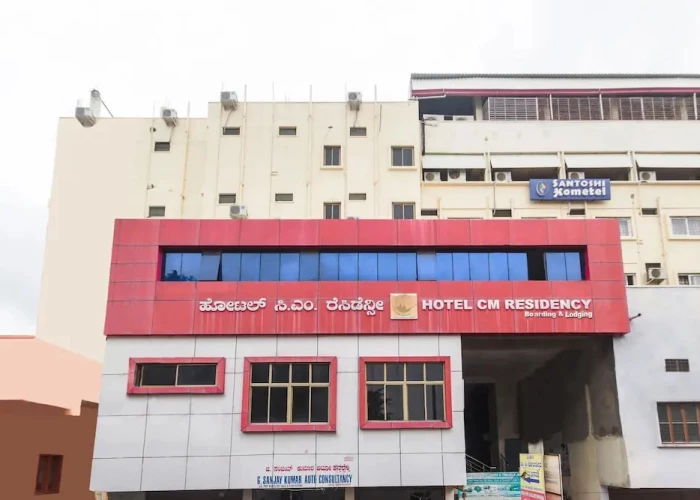 OYO 47565 Hotel Cm Residency