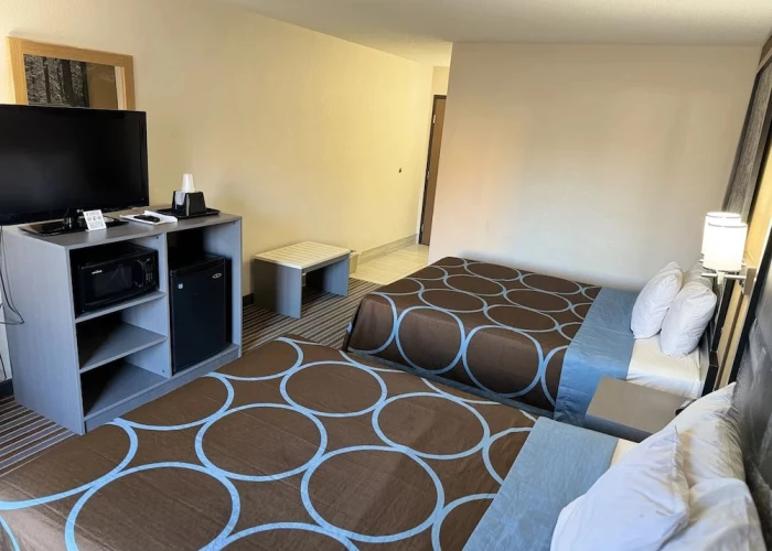 Super 8 Columbia Clark Lane