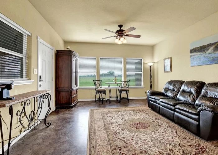 Romantic Private Cabin With Hot tub 10 Mins to Fred!