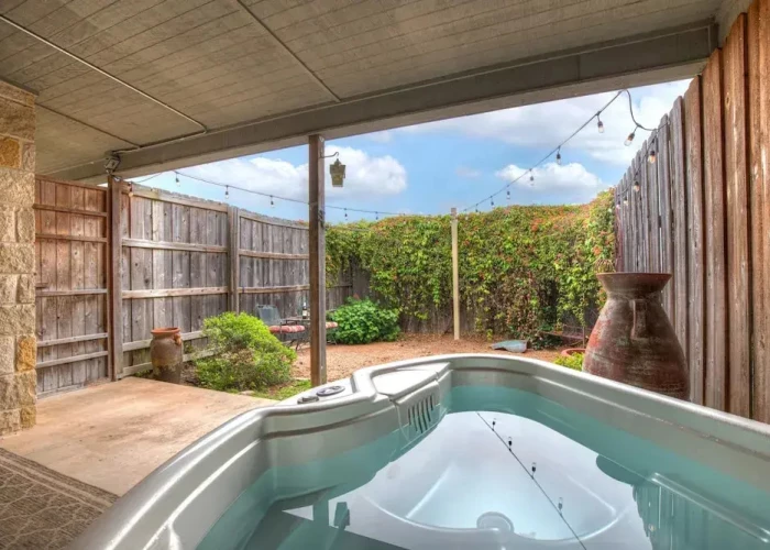 Romantic Private Cabin With Hot tub 10 Mins to Fred!