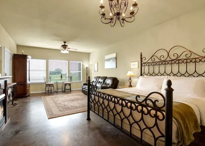 Romantic Private Cabin With Hot tub 10 Mins to Fred!